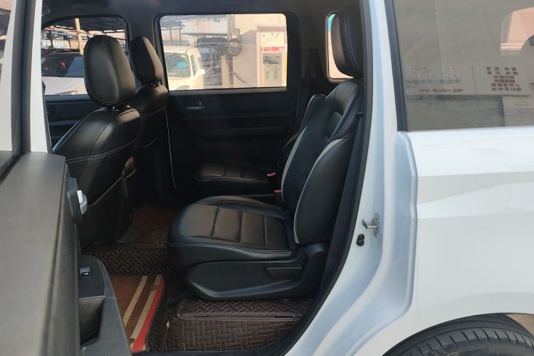 Used Wuling Hongguang PLUS 2020 1.5L Manual Comfort 7-Seater
