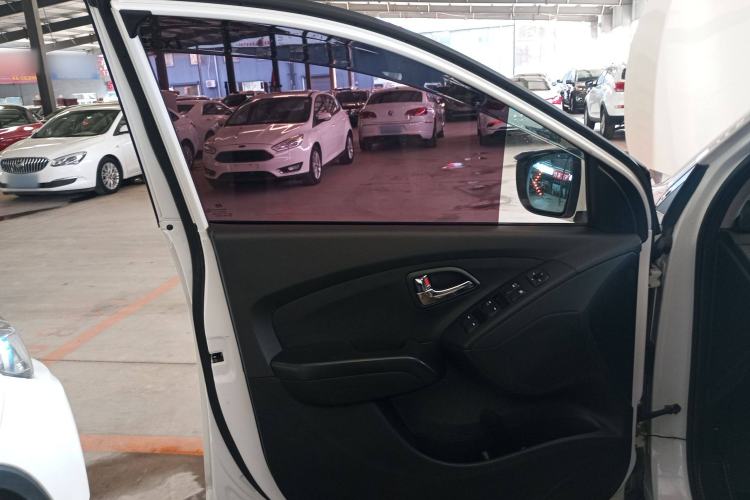 Used Hyundai ix35 2015 2.0L Automatic 2WD Comfort Edition China IV Standard
