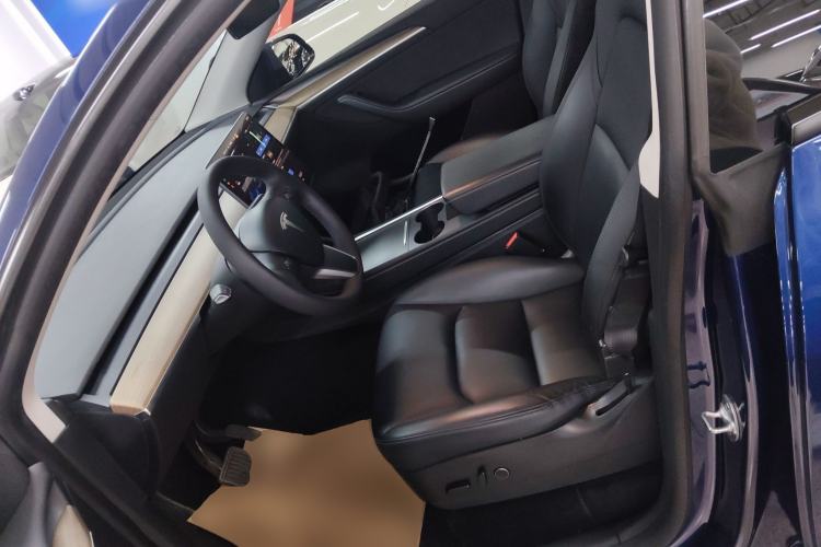 Used Tesla Model Y 2021 Long-Range All-Wheel-Drive Version
