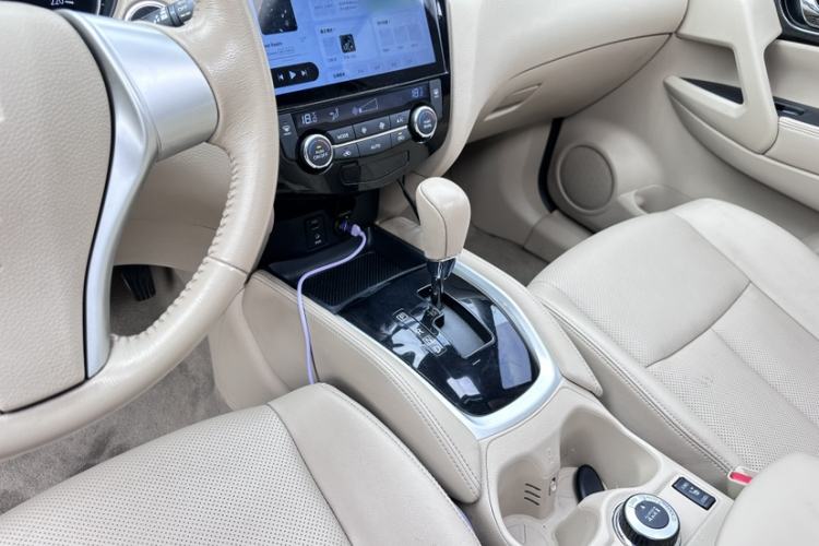 Used Nissan X-Trail 2014 2.5L CVT Leading Edition 4WD
