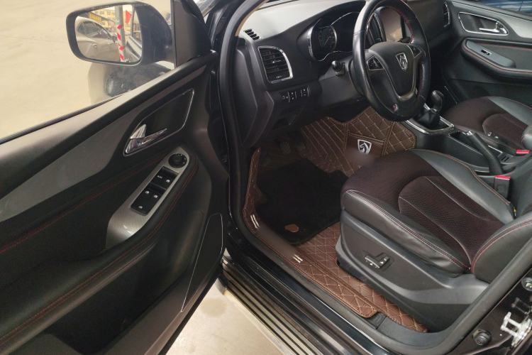 Used Baojun 560 2015 1.8L Manual Luxury Model
