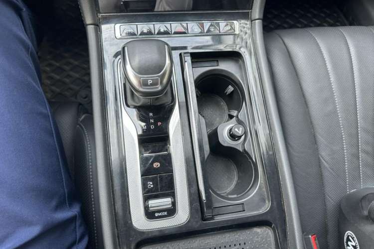 Used Hongqi H5 2024 2.0T Automatic Smart Connect Flagship Edition
