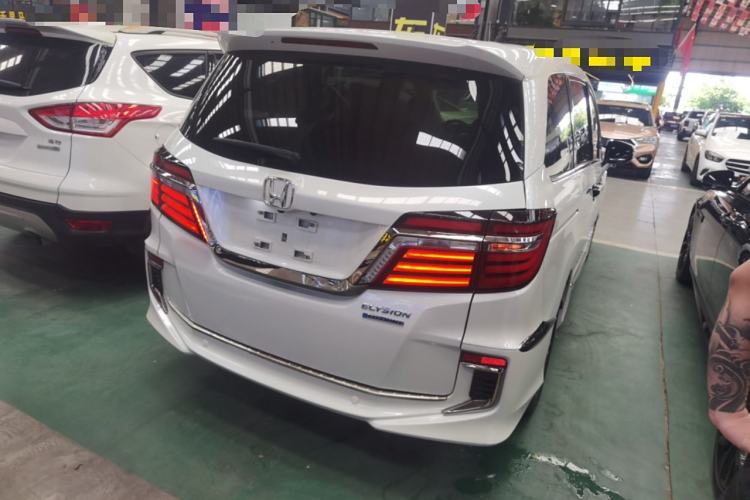 Used Honda Elysion 2019 2.0L Hybrid Luxury Edition
