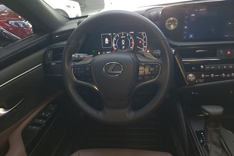 Used Lexus ES 2023 200 Excellence Edition
