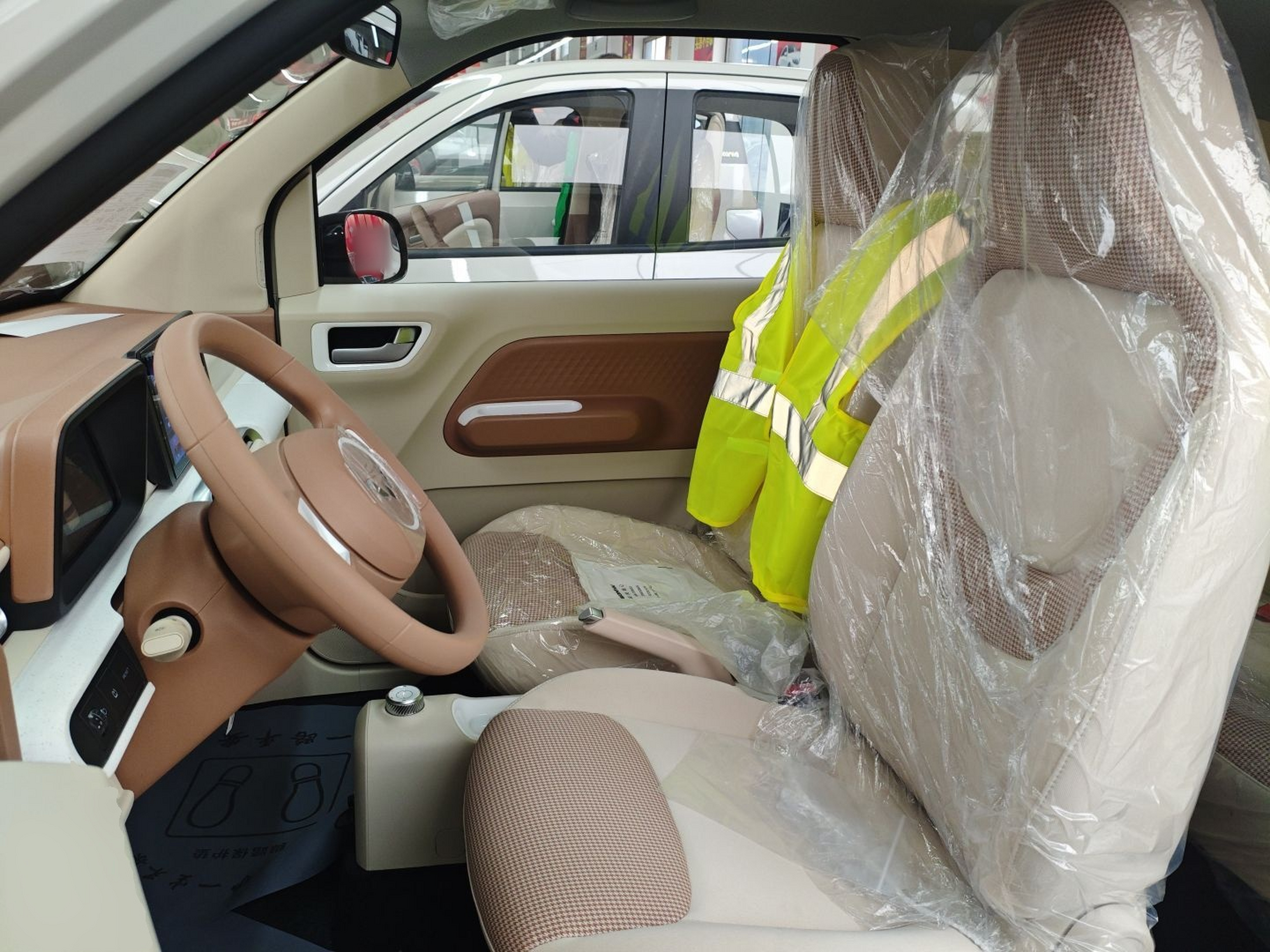 المقاعد الأمامية داخل السيارة