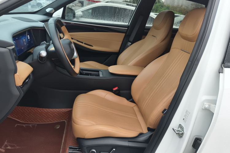 Used  L7 2023 1.5T 115 km MAX
