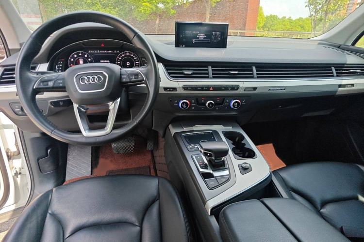Used Audi Q7 2018 40 TFSI Comfort Model
