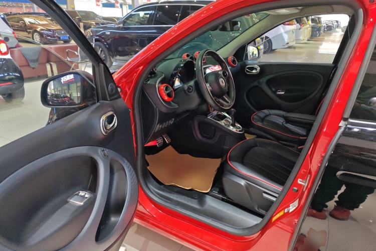 Used  forfour 2016 1.0L 52 kW Passion Edition
