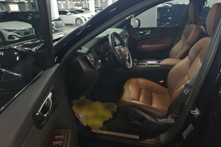 Used Volvo XC60 2025 B5 4x4 Smart Luxury Edition
