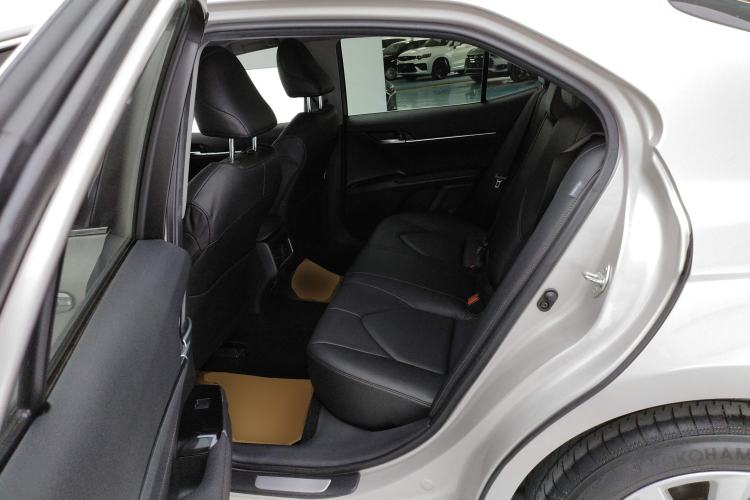 Used Toyota Camry 2021 2.0G Luxury Edition
