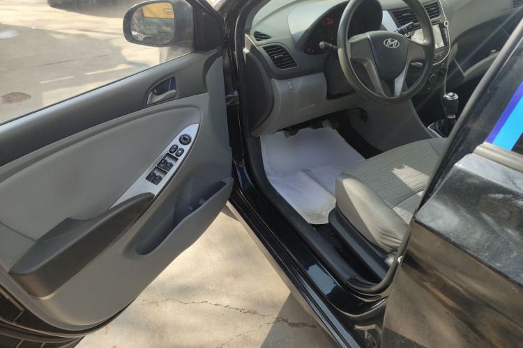 Used Hyundai Verna (older generation) 2014 1.4L Manual Smart GLS Trim
