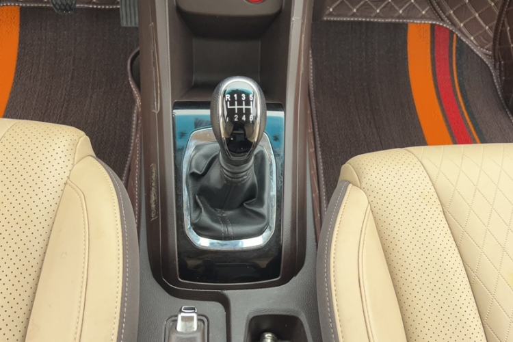 Used Baojun 310W 2017 1.5L Manual Fashion Model China V