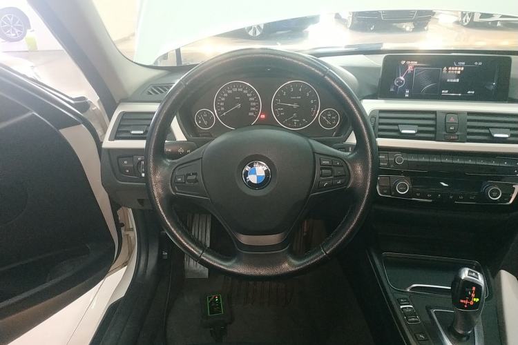 Used BMW 3 Series 2016 320Li Ambition Model
