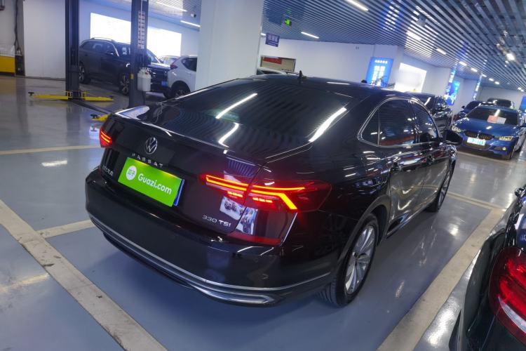 Used Volkswagen Passat 2020 Facelift 330TSI Elite Edition China VI Standard
