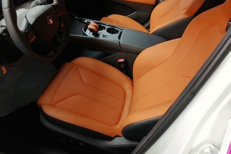 Used Changan UNI-V 2025 Model Third-Generation 2.0T Dynamic Edition
