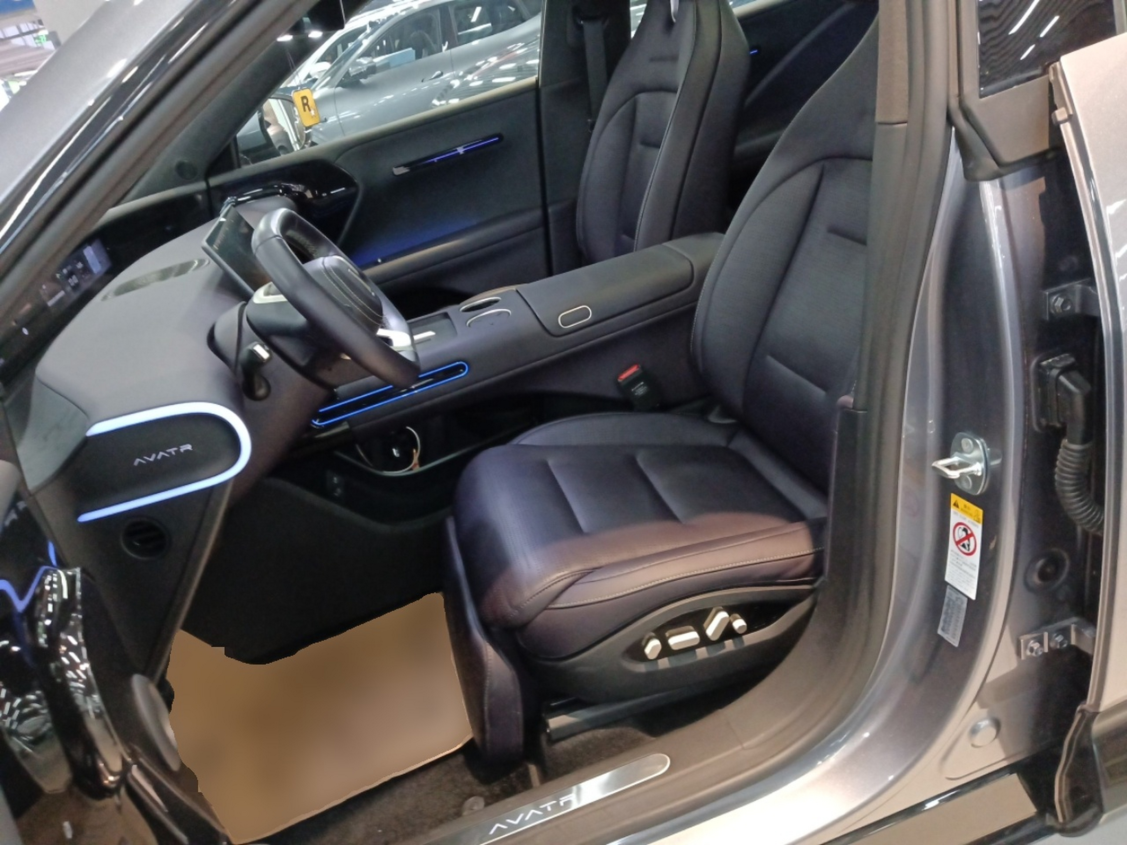 Переднее сиденье в автомобиле