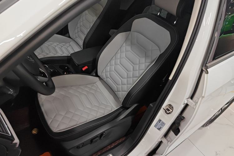 Used Volkswagen Tayron 2024 300TSI Two-Wheel-Drive Luxury Plus Advanced Version