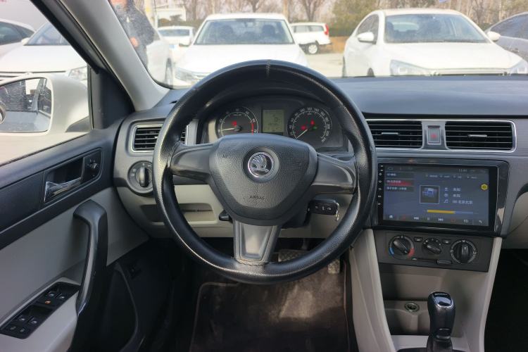 Used Skoda Rapid 2015 1.6L Automatic Smart Selection Model
