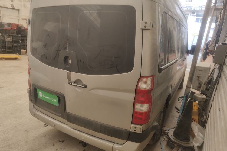 Used Foton Toano 2024 Tuyano Pro Multi-Function 2.0T Manual Rear-Drive Long Wheelbase Mid-Roof Design Single Rear Tire—Available in 5/6/7/9-Seater Configurations
