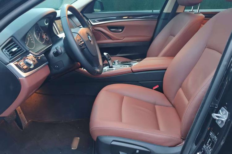 Used BMW 5 Series 2014 520Li Elegant Model
