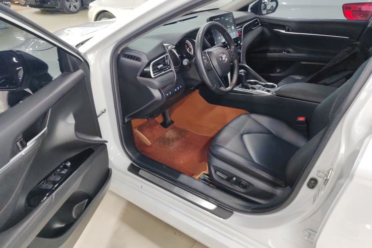 Used Toyota Camry 2021 2.0G Luxury Edition
