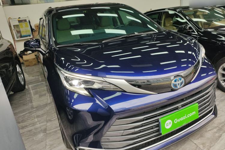 Used Toyota Sienna 2023 2.5L Hybrid Deluxe Edition
