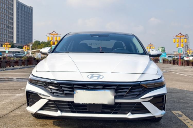 Used Hyundai Elantra 2023 1.5L CVT LUX Prestige Edition
