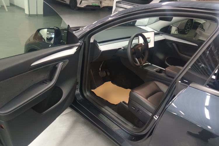 Used Tesla Model Y 2024 Long-Range All-Wheel-Drive Version