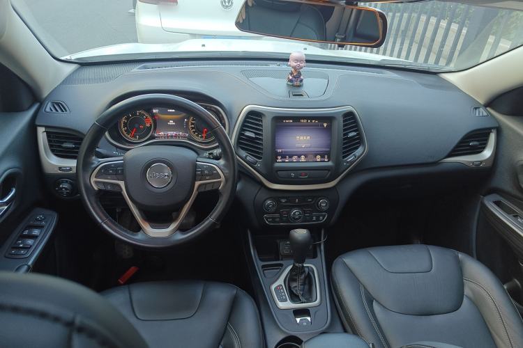 Used  Cherokee 2016 2.0L Superior Edition