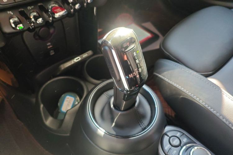 Used  MINI 2023 1.5T COOPER Artist Five-Door Edition
