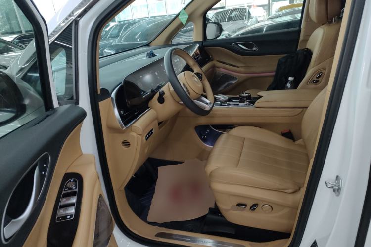 Used VOYAH Dream 2024 PHEV Extended-Range Premium Edition
