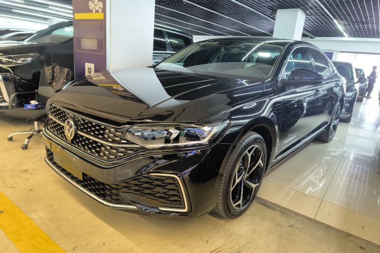 Used Volkswagen Passat 2025 Outstanding Model 330TSI Starry Elite Edition
