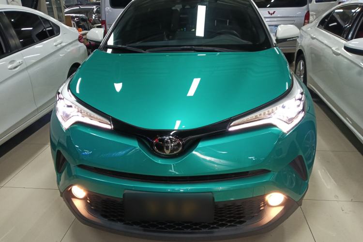 Used Toyota C-HR 2018 2.0L Luxury Sunroof Version China VI Standard
