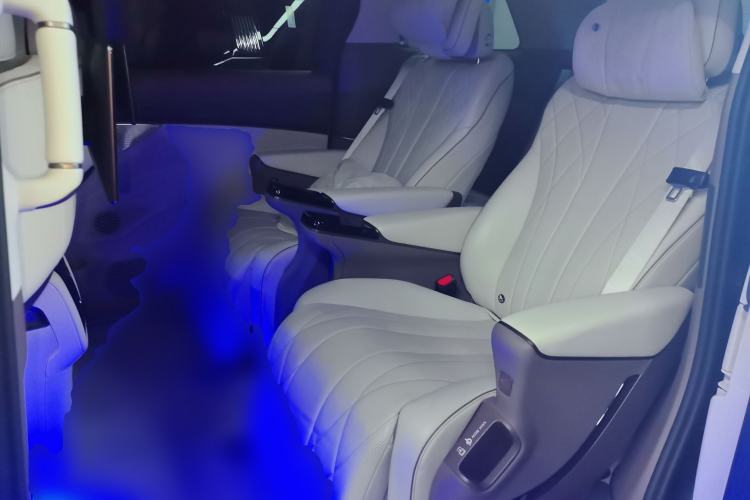 Used Denza D9 2022 EV 600 Four-Wheel Drive Flagship Model
