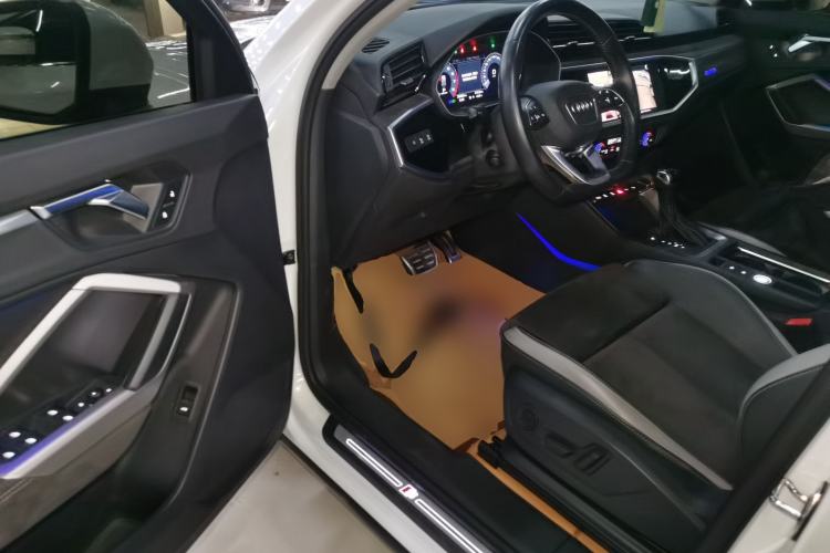 Used Audi Q3 2021 40 TFSI Fashion Dynamic Model
