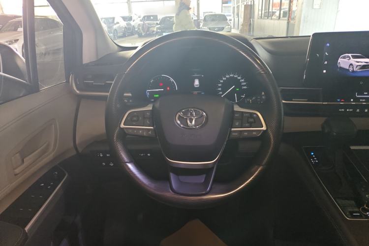 Used Toyota Granvia 2024 2.5L Hybrid Comfort Edition
