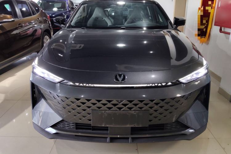 Used Changan UNI-V iDD 2024 Blue Whale Smart Electric iDD 136km ZhiKu Model
