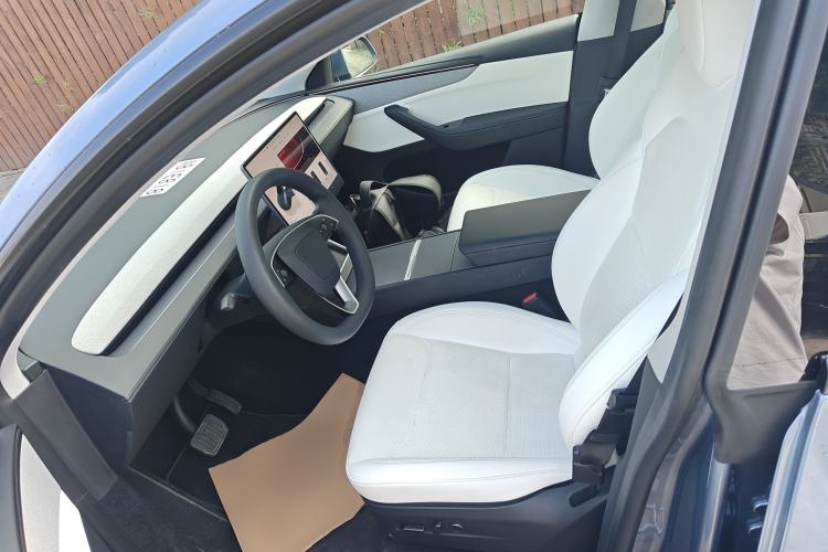 Used Tesla Model Y 2025 Rear-Wheel-Drive Version