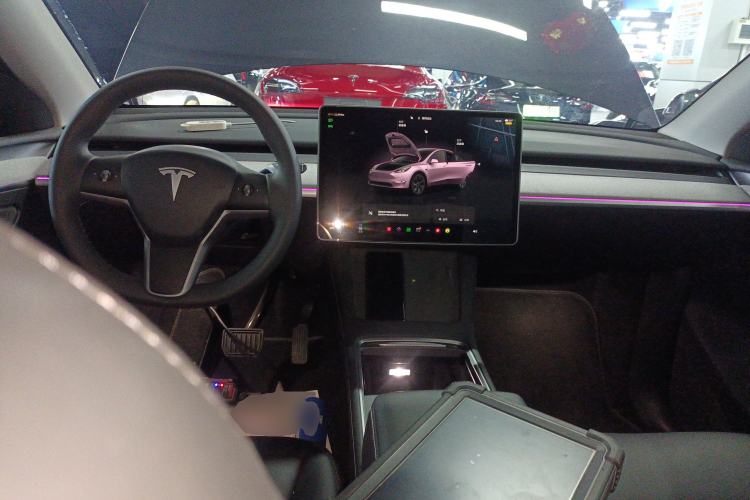 Used Tesla Model Y 2024 Long-Range All-Wheel-Drive Version
