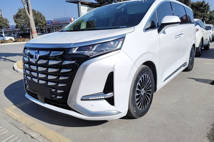 Used Denza D9 2022 DM-i 1040 Prestige Model