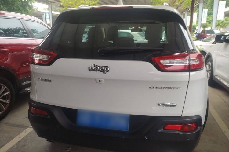 Used  Cherokee 2016 2.0L Smart Version
