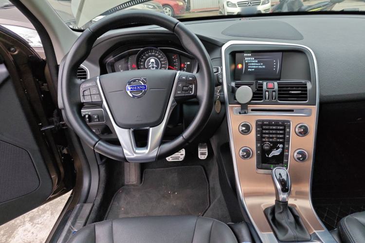 Used Volvo XC60 2017 T5 Smart Upgrade Edition