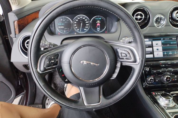 Used Jaguar XJ 2015 XJL 2.0T Two-Wheel Drive Panoramic Business Edition
