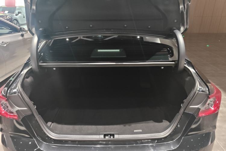 Used Toyota Camry 2024 Dual-Motor 2.0 HGVP Luxury Edition
