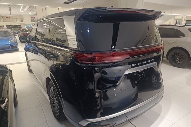 Used Denza D9 2025 DM-i Smart Drive 1020 Four-Wheel Drive Premium Model
