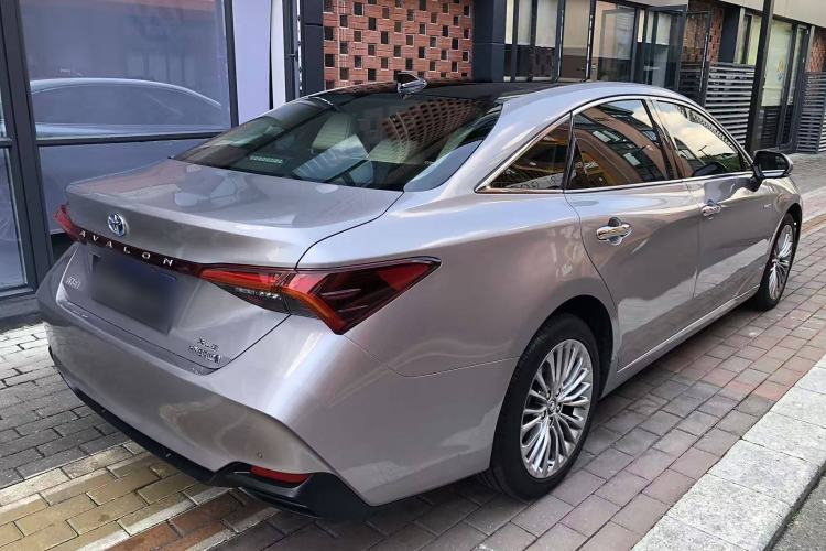 Used Toyota Avalon 2019 Dual-Engine 2.5L XLE Prestige Version China VI Standard

