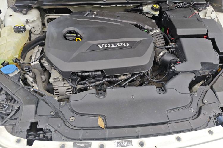 Used Volvo V40 2015 1.6T Zhiyi Edition
