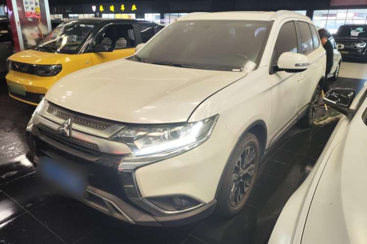 Used Mitsubishi Outlander 2019 2.0L Two-Wheel Drive Comfort Edition 5 Seats China VI Standard
