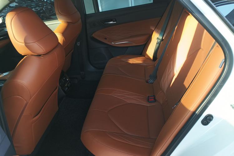 Used Toyota Avalon 2019 Dual-Engine 2.5L XLE Prestige Version China VI Standard