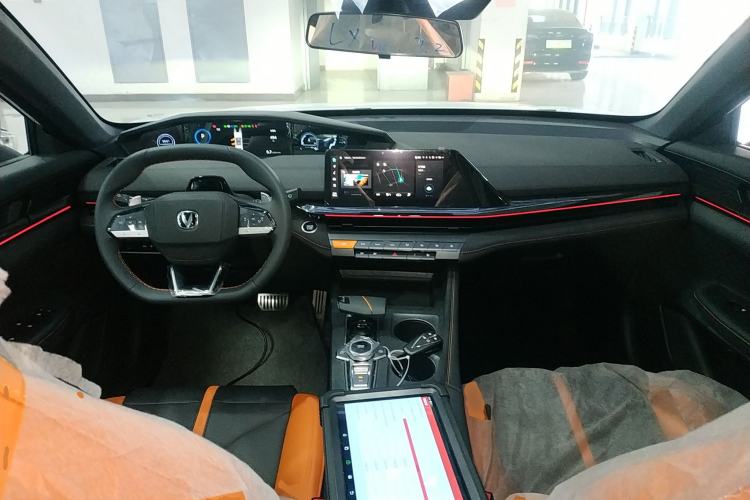 Used Changan UNI-V 2025 1.5T 500Bar Prestige Sporty Version